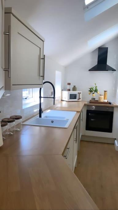 Churchview Apartments Сийхам Екстериор снимка